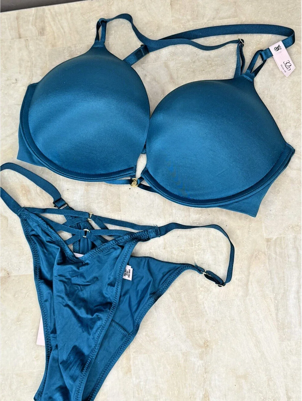 Victorias Secret Very Sexy Teal Straps Bra Set Size 32D NWT